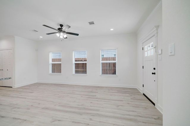 4002 Elmwood Street B, Houston, TX 77051
