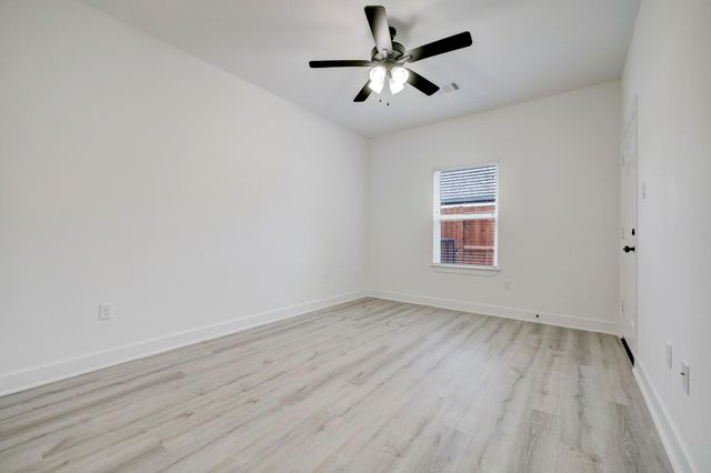 4002 Elmwood Street B, Houston, TX 77051