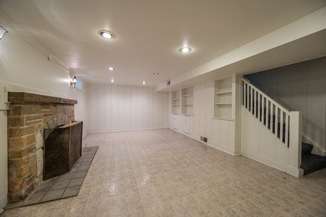2701 W Fitch Avenue, Chicago, IL 60645