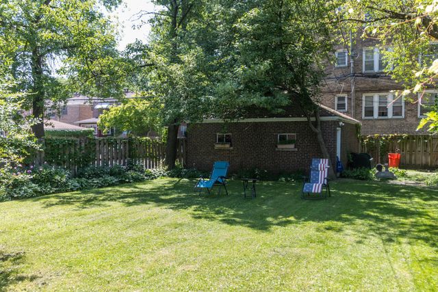 2701 W Fitch Avenue, Chicago, IL 60645