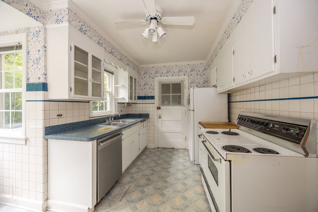 2701 W Fitch Avenue, Chicago, IL 60645
