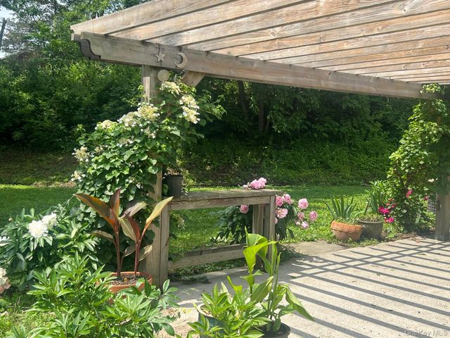 1245 Salt Point Turnpike, Pleasant Valley, NY 12569