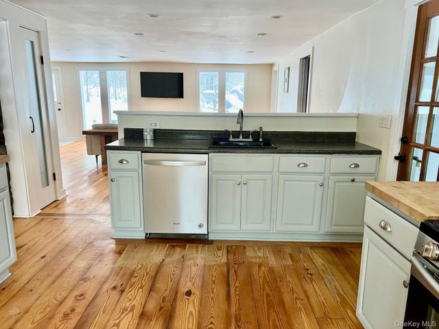 1245 Salt Point Turnpike, Pleasant Valley, NY 12569