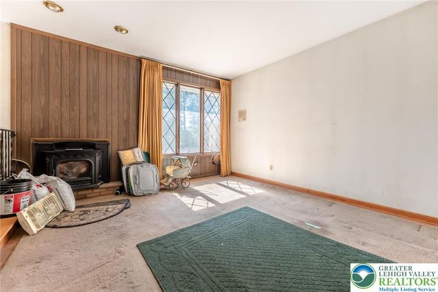 1071 Shadow Oaks Lane, Slatington Boro, PA 18080