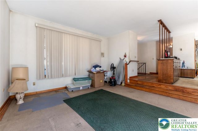 1071 Shadow Oaks Lane, Slatington Boro, PA 18080