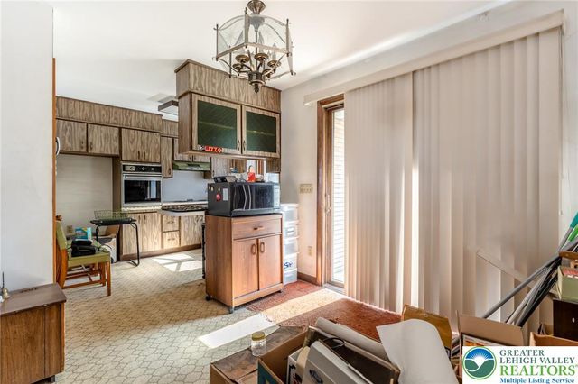 1071 Shadow Oaks Lane, Slatington Boro, PA 18080