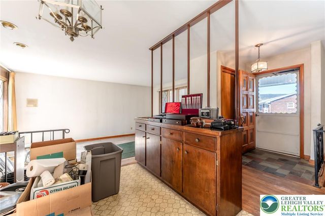 1071 Shadow Oaks Lane, Slatington Boro, PA 18080