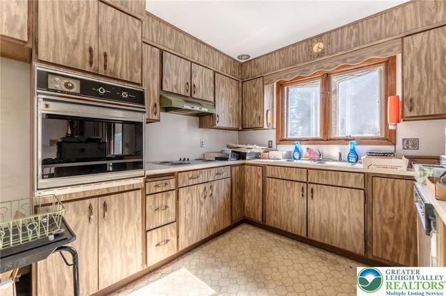 1071 Shadow Oaks Lane, Slatington Boro, PA 18080
