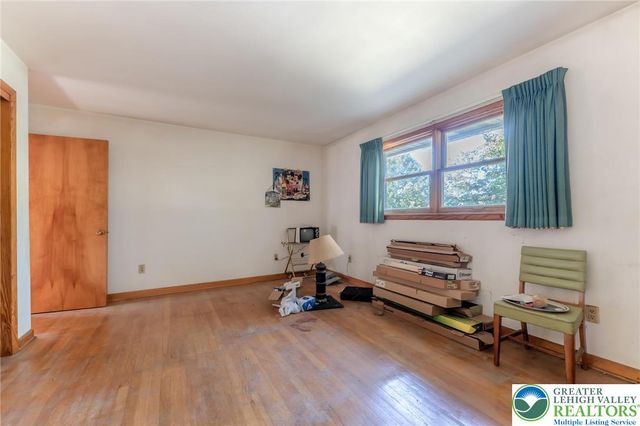 1071 Shadow Oaks Lane, Slatington Boro, PA 18080