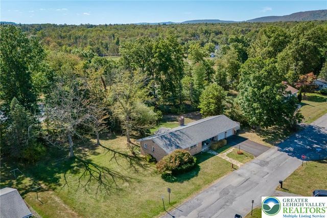 1071 Shadow Oaks Lane, Slatington Boro, PA 18080