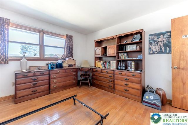 1071 Shadow Oaks Lane, Slatington Boro, PA 18080