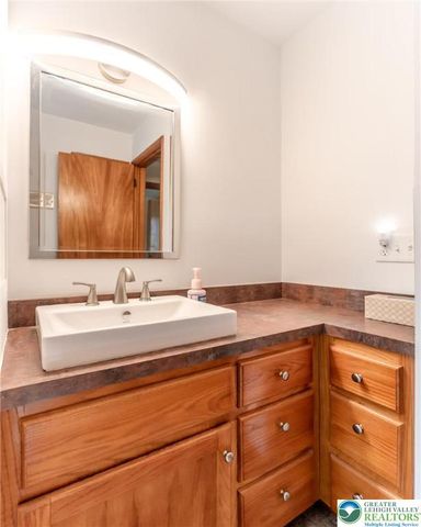 1071 Shadow Oaks Lane, Slatington Boro, PA 18080