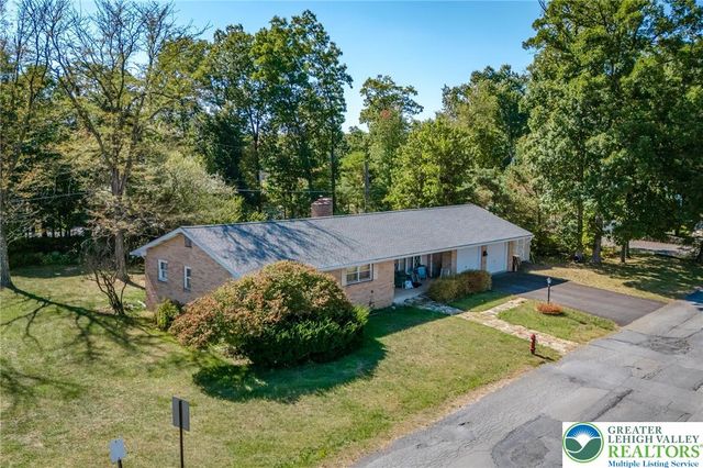 1071 Shadow Oaks Lane, Slatington Boro, PA 18080