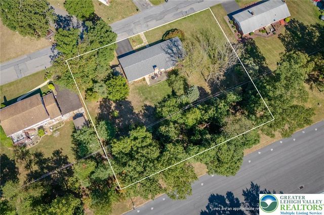 1071 Shadow Oaks Lane, Slatington Boro, PA 18080