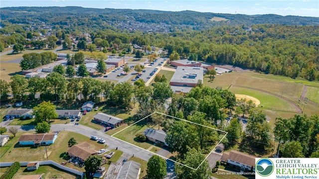 1071 Shadow Oaks Lane, Slatington Boro, PA 18080