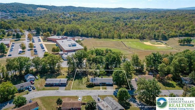 1071 Shadow Oaks Lane, Slatington Boro, PA 18080