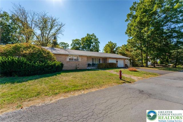 1071 Shadow Oaks Lane, Slatington Boro, PA 18080
