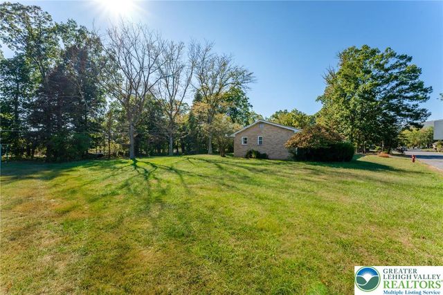 1071 Shadow Oaks Lane, Slatington Boro, PA 18080