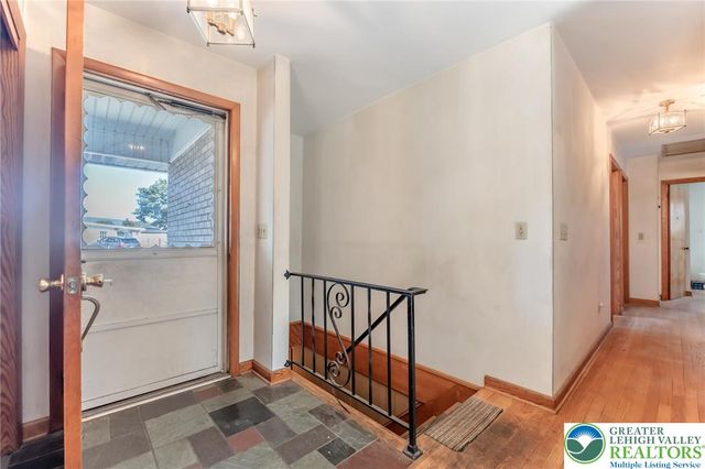 1071 Shadow Oaks Lane, Slatington Boro, PA 18080
