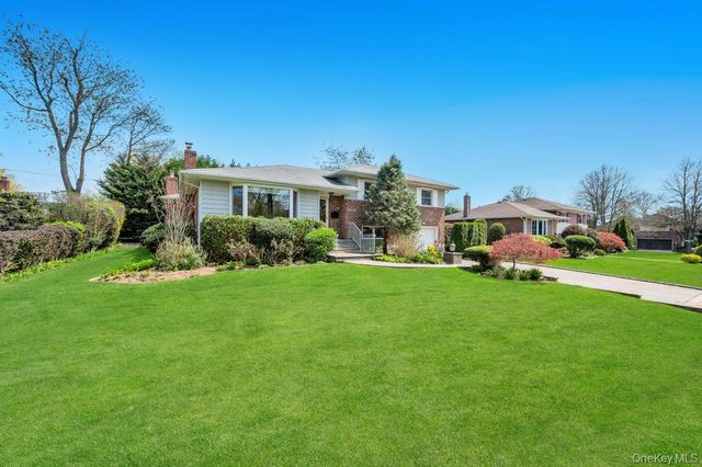 98 Larch Drive, Manhasset Hills, NY 11040
