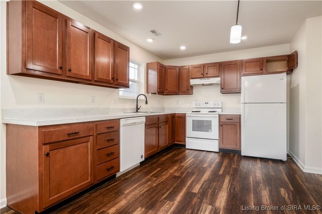 210 Clay Street, New Albany, IN 47150