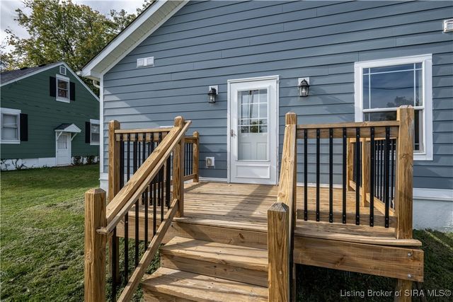 210 Clay Street, New Albany, IN 47150