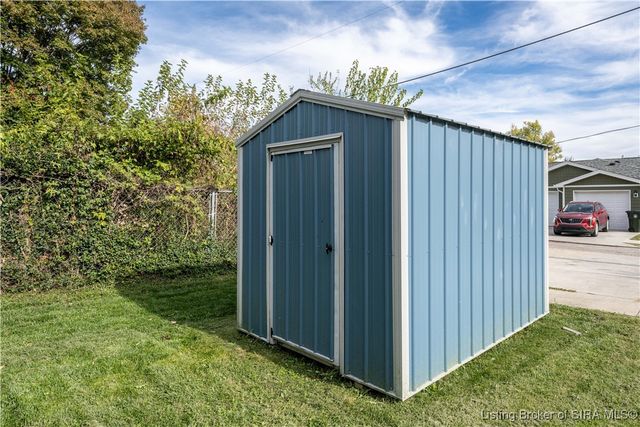 210 Clay Street, New Albany, IN 47150