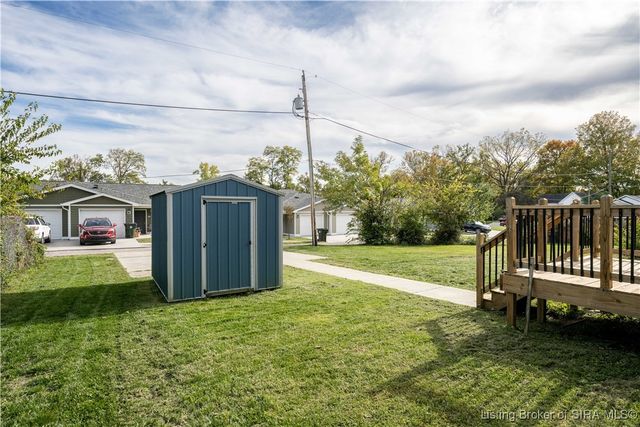 210 Clay Street, New Albany, IN 47150