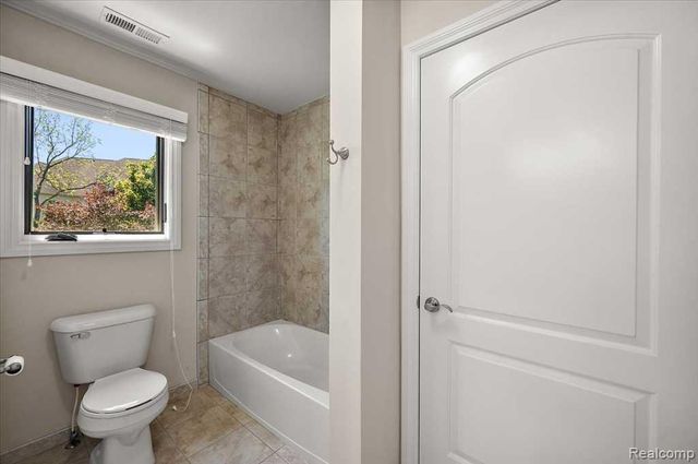 2885 Ambleside Court, Rochester, MI 48306