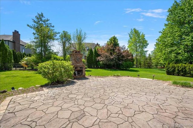 2885 Ambleside Court, Rochester, MI 48306