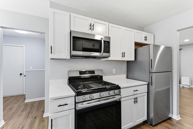 879 Iowa Avenue W, Saint Paul, MN 55117