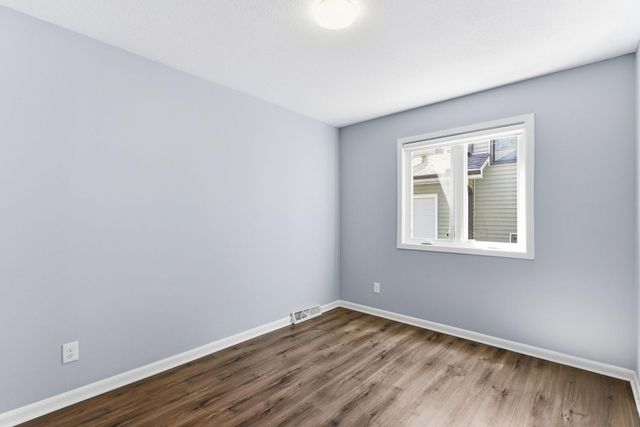 879 Iowa Avenue W, Saint Paul, MN 55117