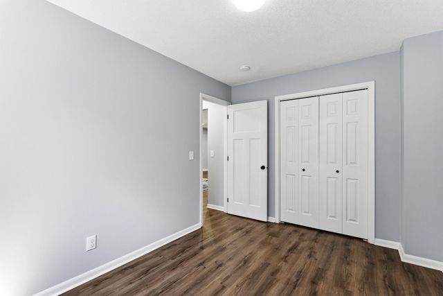 879 Iowa Avenue W, Saint Paul, MN 55117