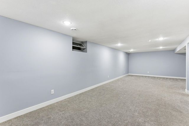 879 Iowa Avenue W, Saint Paul, MN 55117