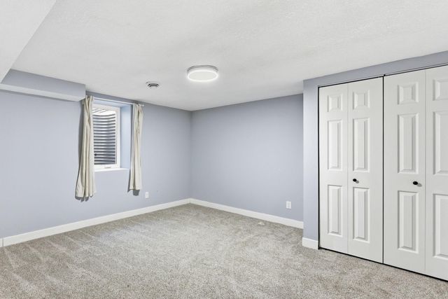 879 Iowa Avenue W, Saint Paul, MN 55117