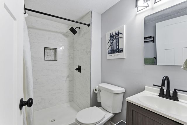 879 Iowa Avenue W, Saint Paul, MN 55117
