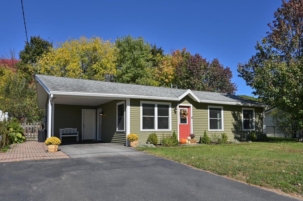 18 Middlebrook Road, Dover, NH 03820