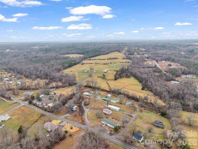 827 Old Henrietta Road, Forest City, NC 28043