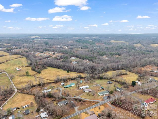 827 Old Henrietta Road, Forest City, NC 28043