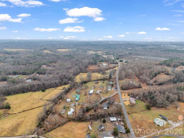 827 Old Henrietta Road, Forest City, NC 28043