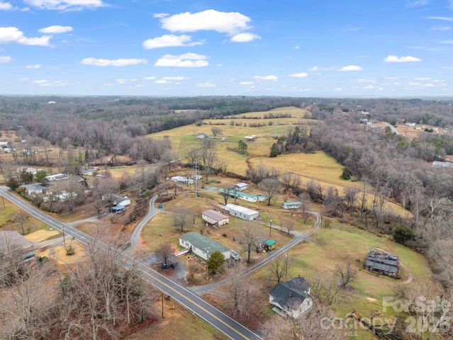 827 Old Henrietta Road, Forest City, NC 28043