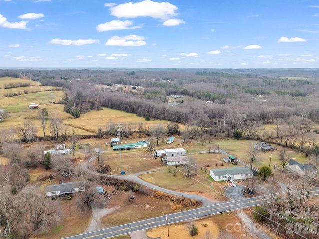 827 Old Henrietta Road, Forest City, NC 28043