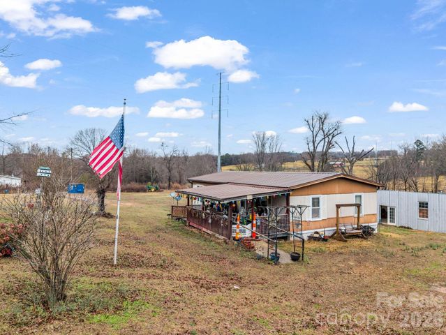 827 Old Henrietta Road, Forest City, NC 28043