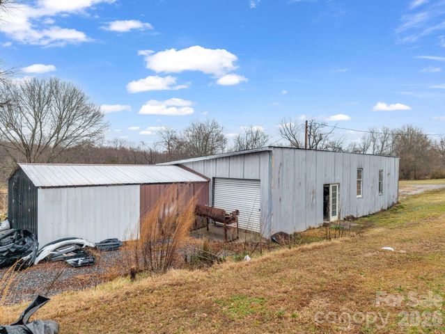 827 Old Henrietta Road, Forest City, NC 28043