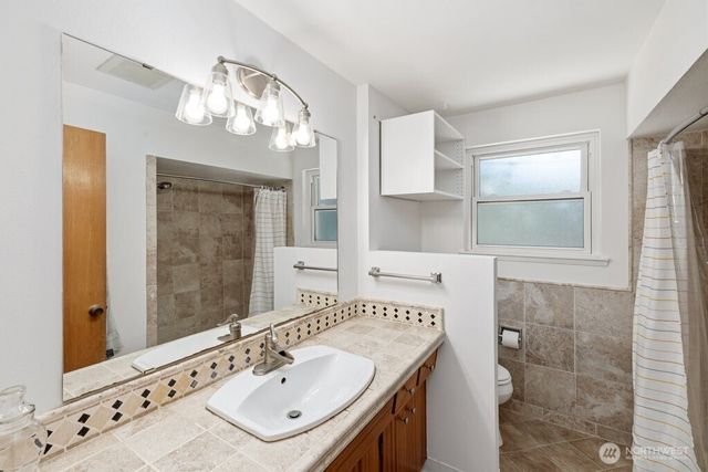 10312 Wallingford Avenue N, Seattle, WA 98133