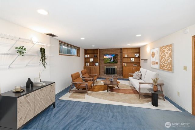 10312 Wallingford Avenue N, Seattle, WA 98133