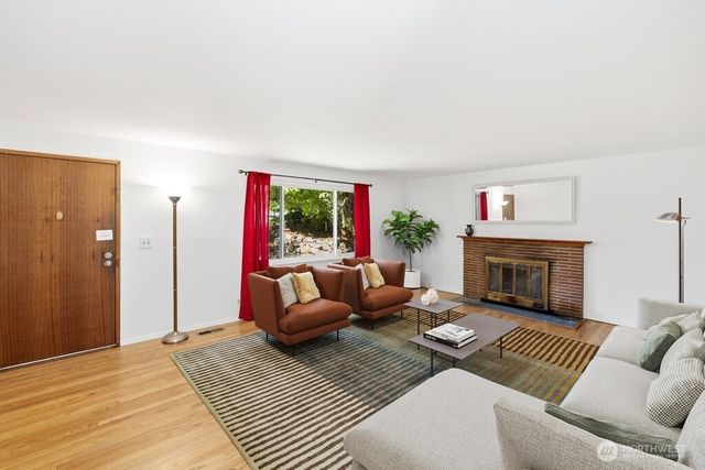 10312 Wallingford Avenue N, Seattle, WA 98133