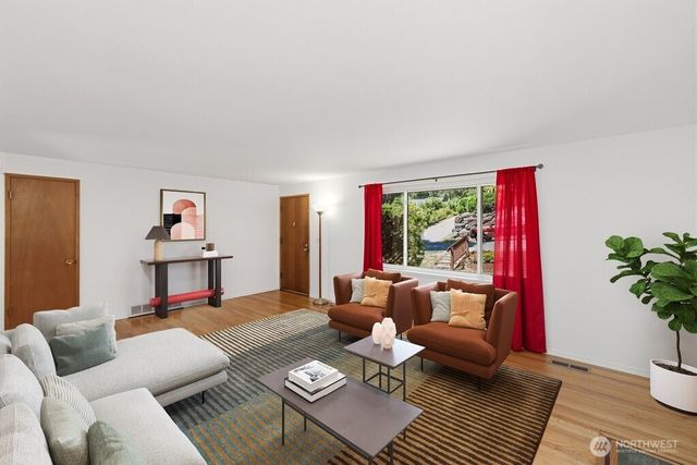 10312 Wallingford Avenue N, Seattle, WA 98133