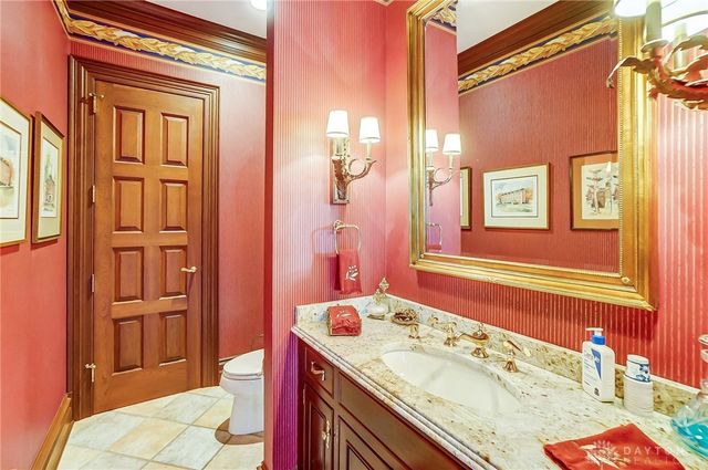 5048 Oak Manor Court, Kettering, OH 45429