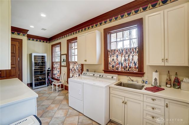 5048 Oak Manor Court, Kettering, OH 45429